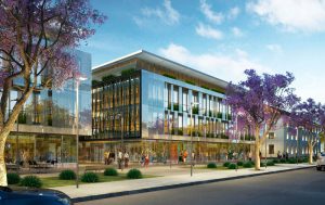 Sonríe Carrasco Valley en el predio del viejo “conventillo” de Costa Rica y Rivera (un mega proyecto corporativo con inversión de US$ 22 millones)